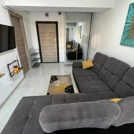 Yellow Apartment Constanta